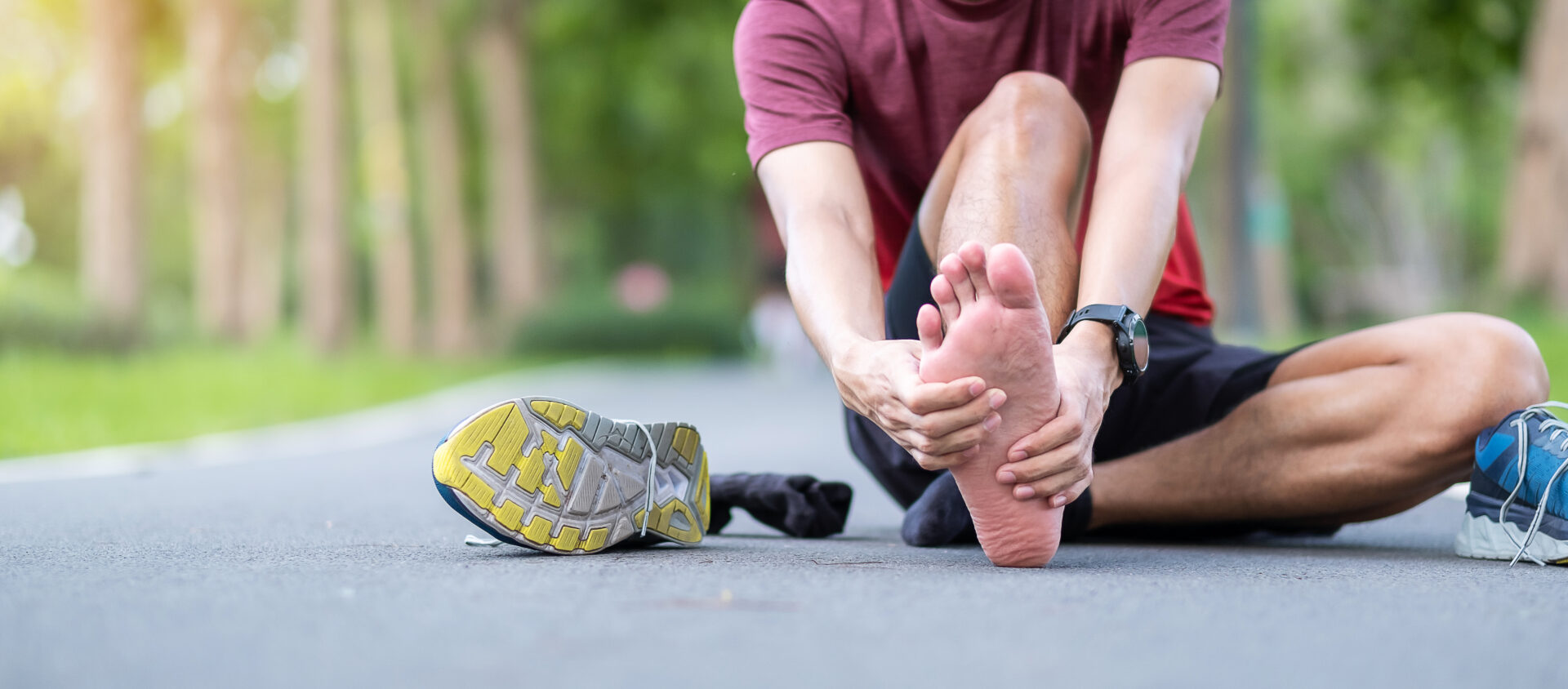 Young,Adult,Male,With,His,Muscle,Pain,During,Running.,Runner